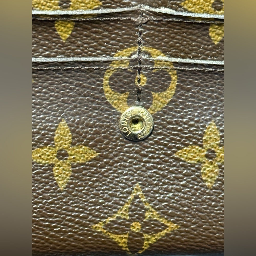 Louis Vuitton green Emilie wallet - Picture 8 of 16